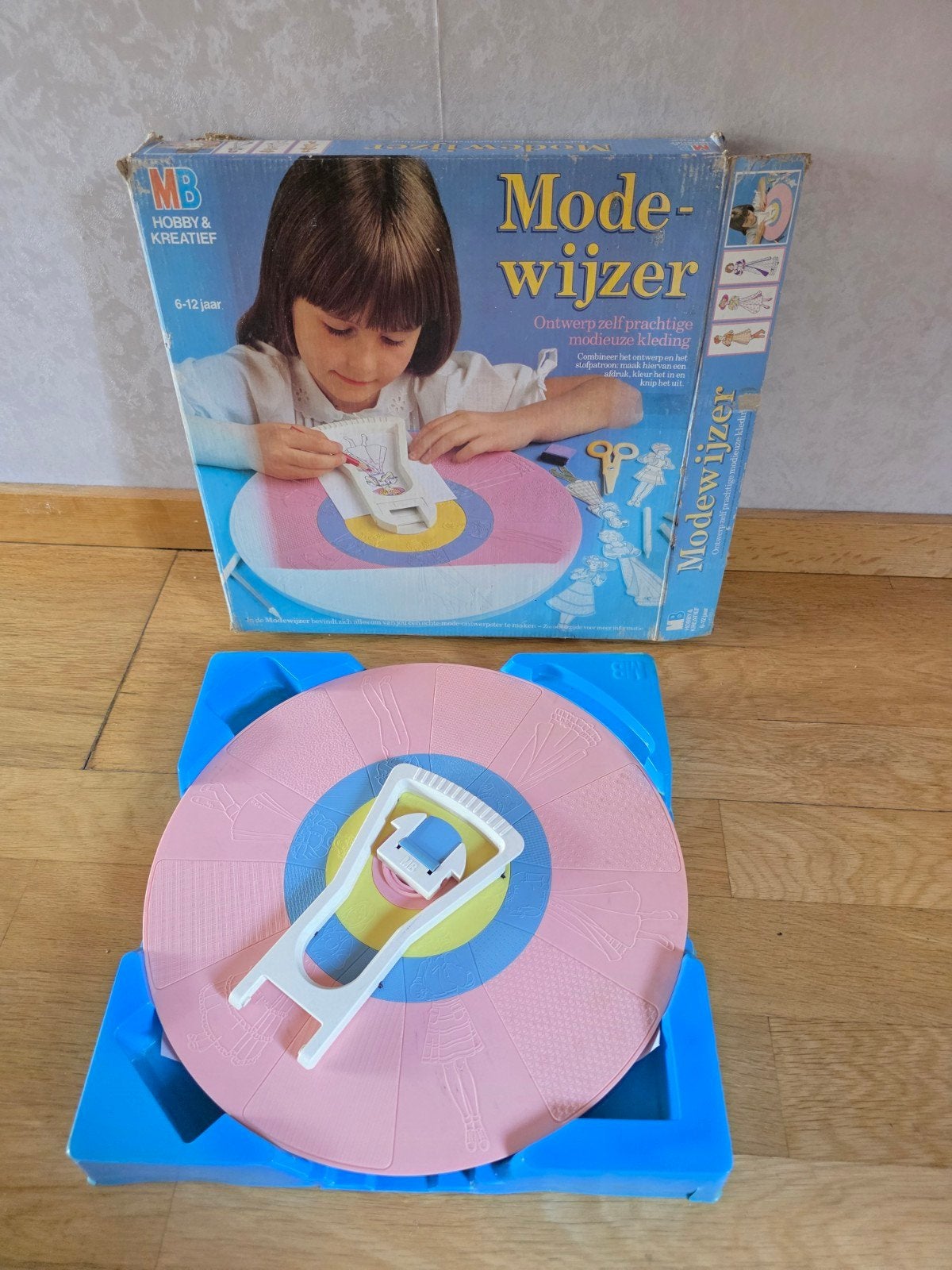 Vintage MB Modewijzer - Ontwerp zelf prachtige modekleding, Gebruikt, Overige thema's, Meerkleurig, Ophalen of Verzenden