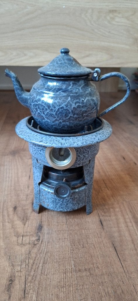 Vintage petroleumstelletje, Ophalen