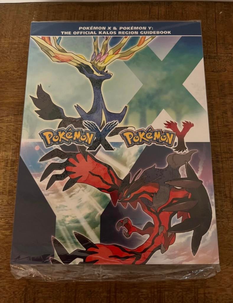 Pokémon X & Y Official Guide Book, Ophalen of Verzenden, Zo goed als nieuw