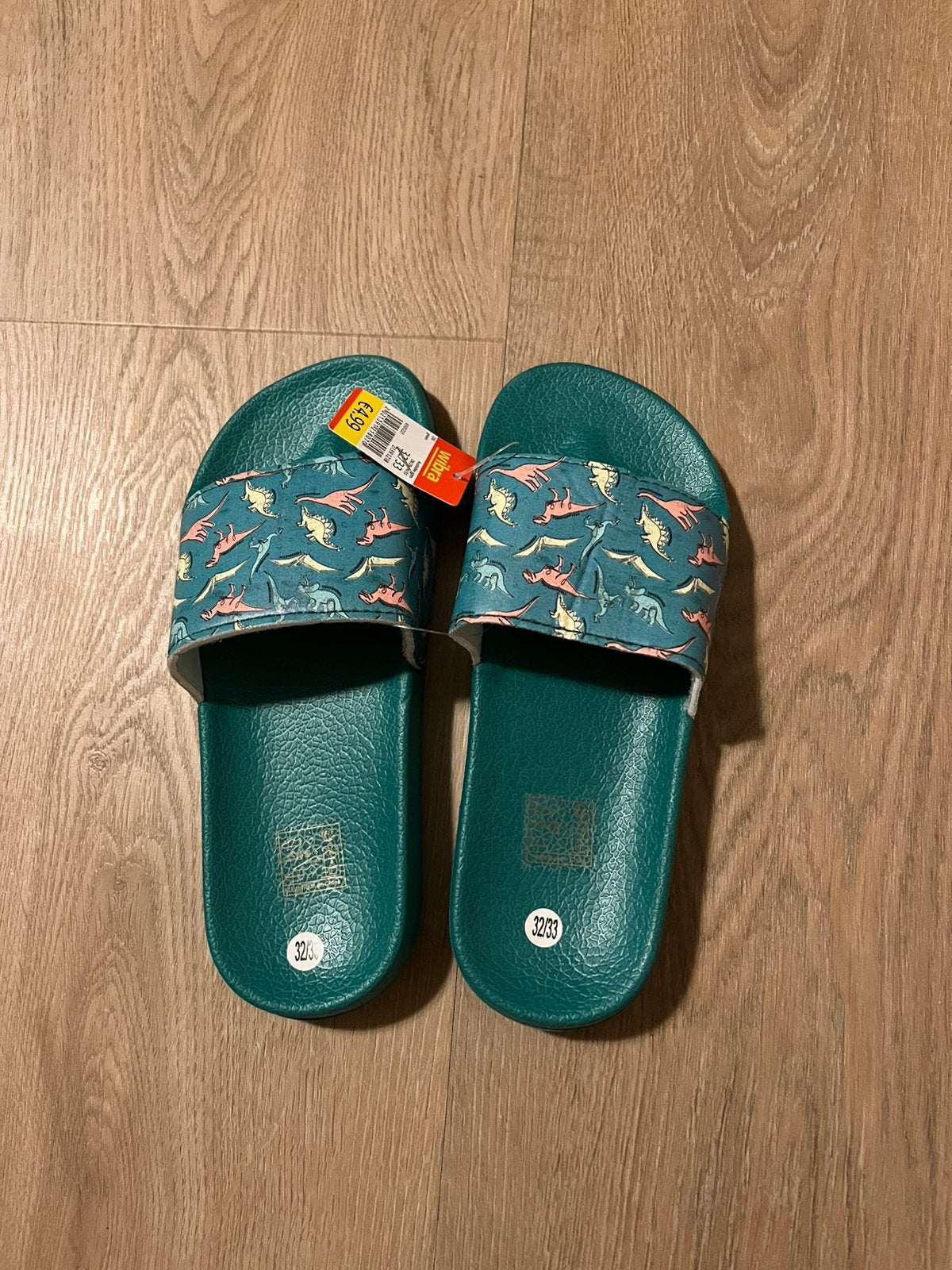Slippers jongen maat 32/33 nieuw met kaartje, Ophalen of Verzenden, Zo goed als nieuw, Jongen, Overige typen