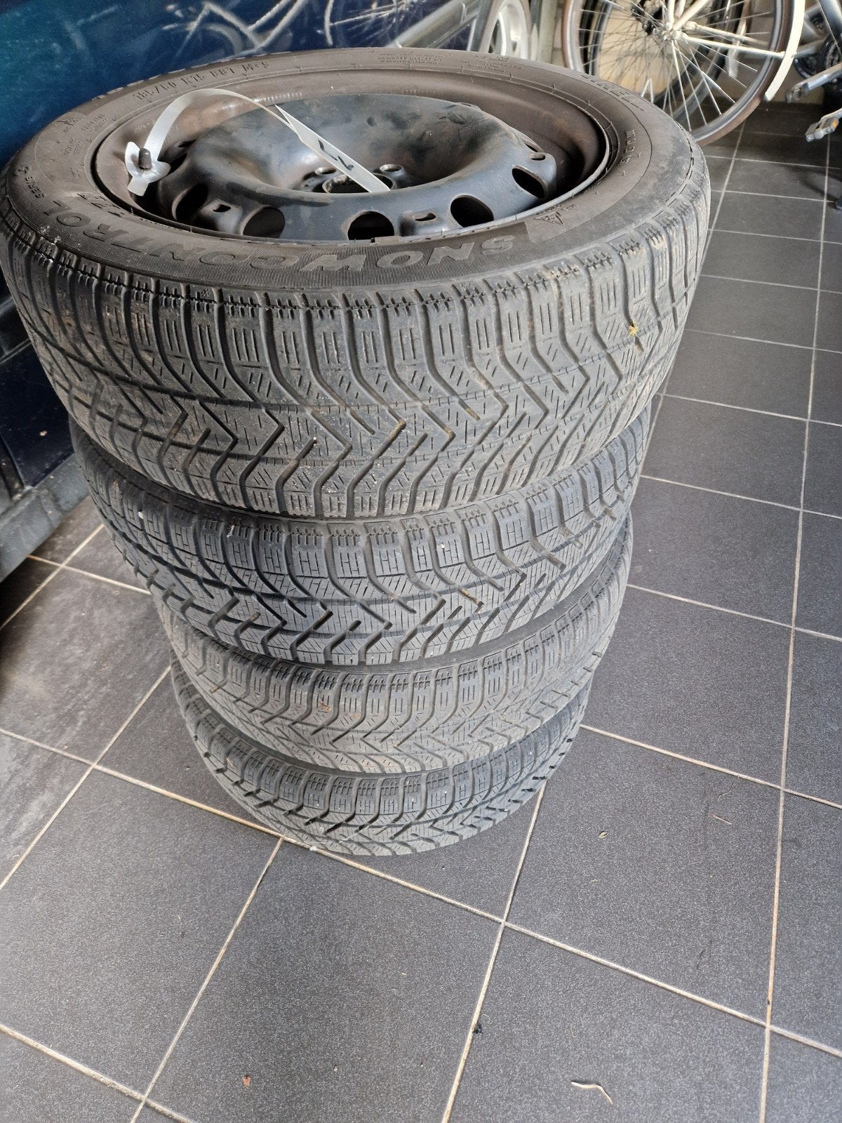 Pirelli Winter Snowcontrol serie3 185/60 R15 winterbanden me, Ophalen of Verzenden, Gebruikt