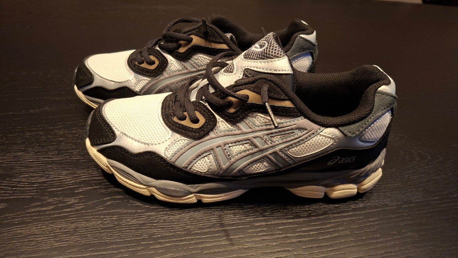 ASICS GEL NYC - Maat 41.5 - Zo goed als nieuw, Ophalen of Verzenden, Zo goed als nieuw, Sportschoenen