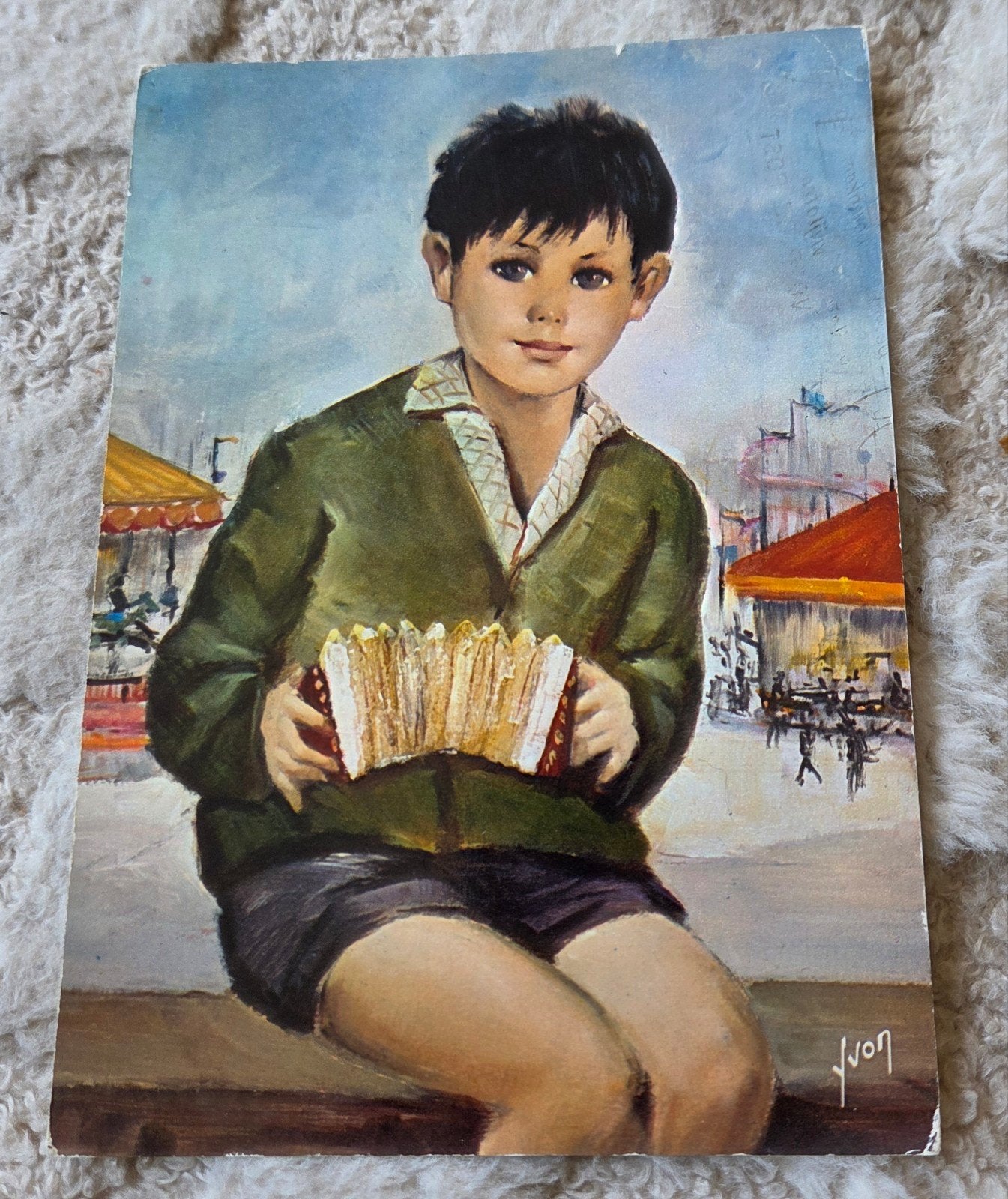 Vintage Ansichtkaart Jongen met Accordeon - Yvon Paris, Verzamelen, Verzenden, 1940 tot 1960, Gelopen, Kinderen