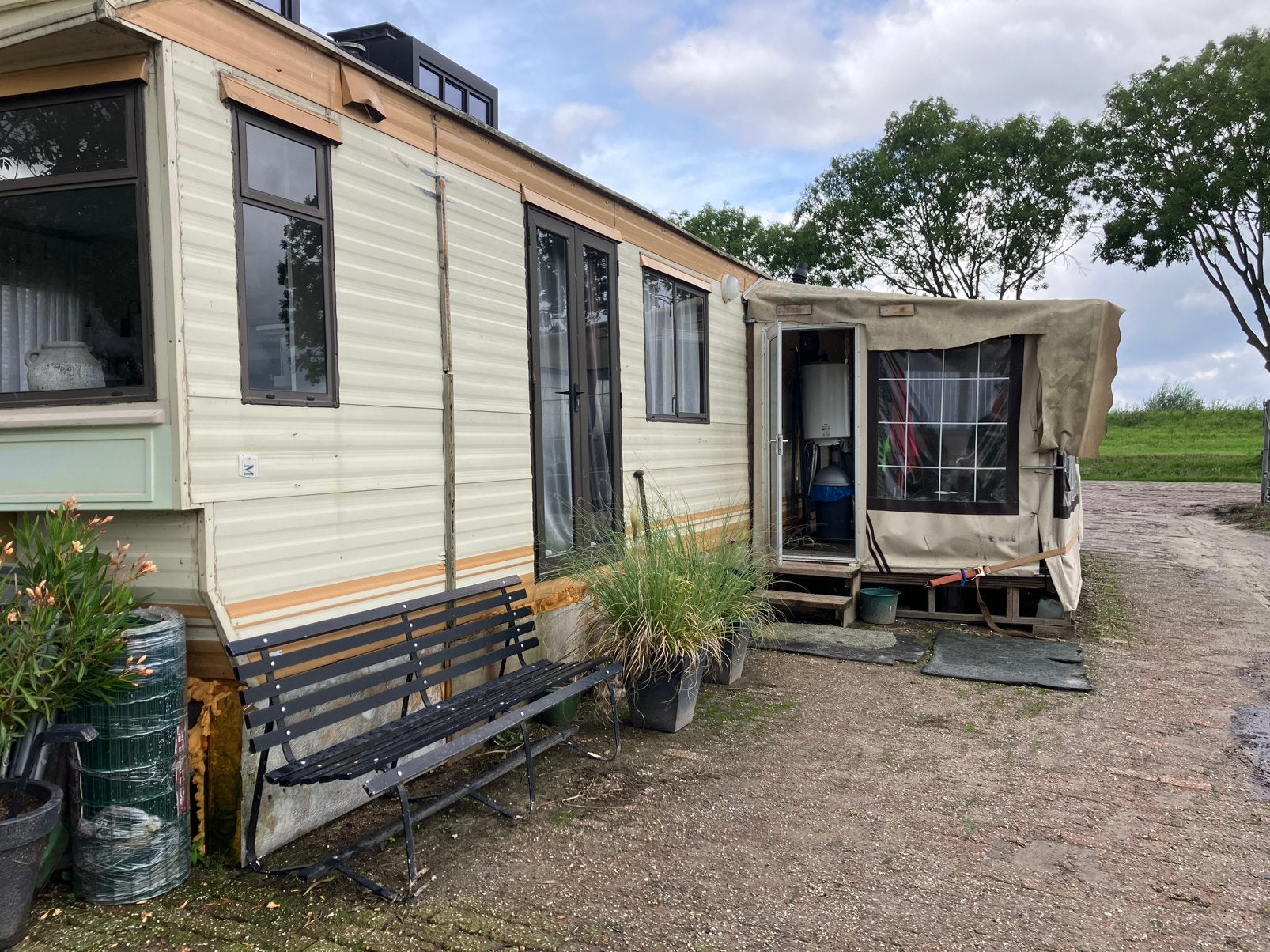 Stacaravan zonder staplaats 11.50 lang 365 breed