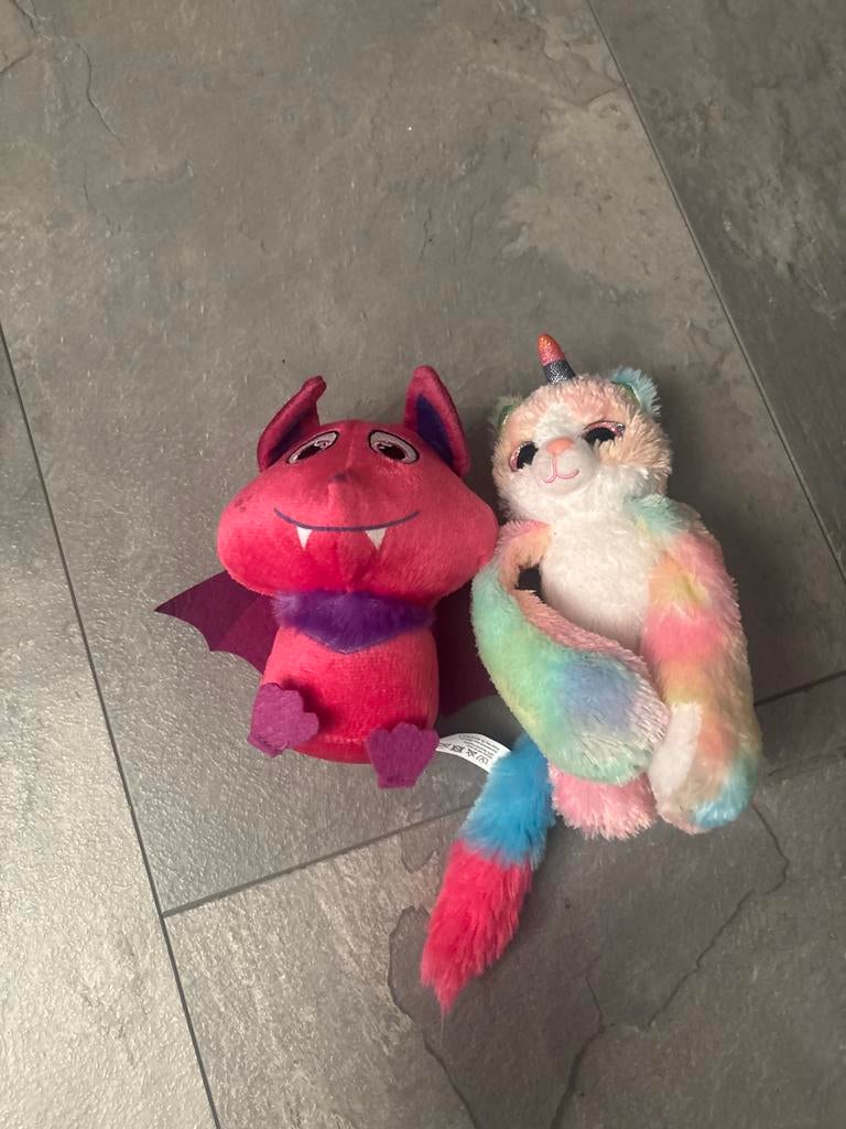 Leuke knuffels: vleermuis en eenhoorn kat, Gebruikt, Ophalen of Verzenden, Roze, Kat