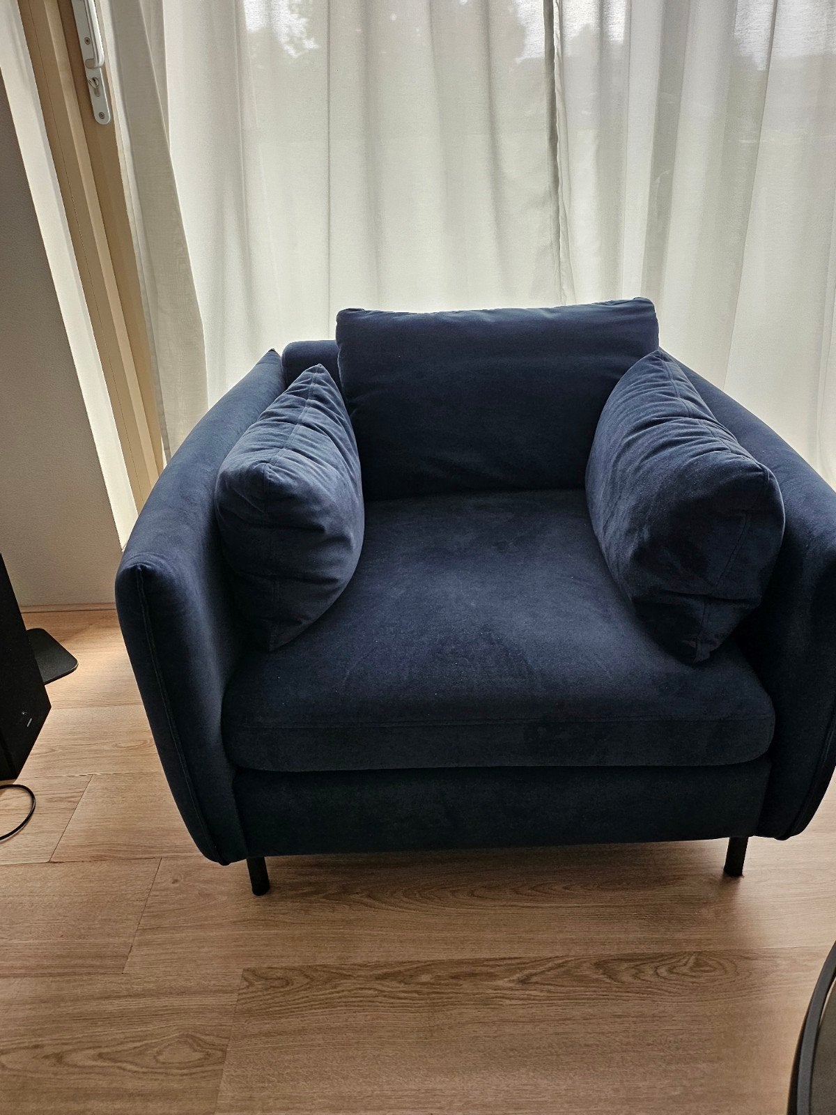 Comfortabele donkerblauwe fauteuil Brand MADE, Ophalen, 75 tot 100 cm, Zo goed als nieuw, 75 tot 100 cm