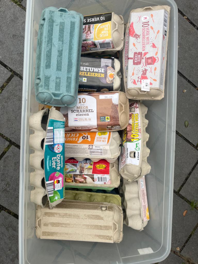 Eierdozen, Ophalen, Drinken en Voederen