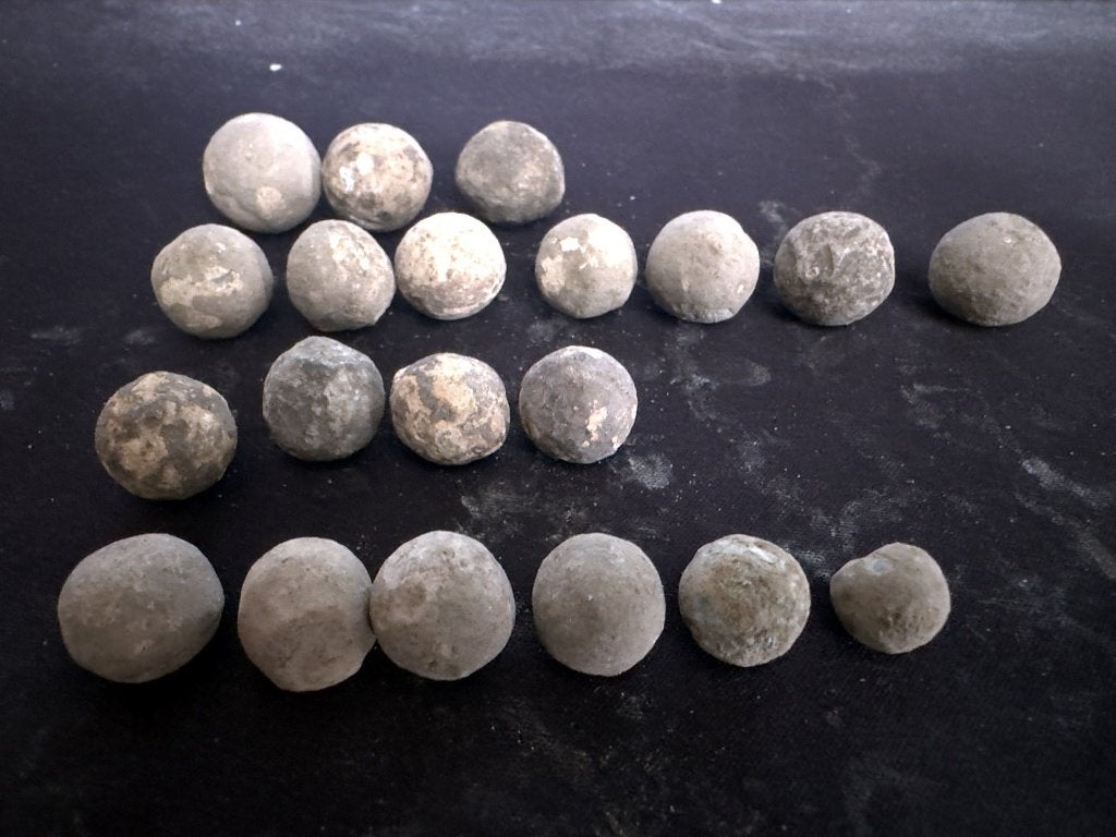 Ruim 20 oude loden kogels voor musket of pistool, Verzamelen, Ophalen of Verzenden, Landmacht, Nederland, Hulzen of Bodemvondsten