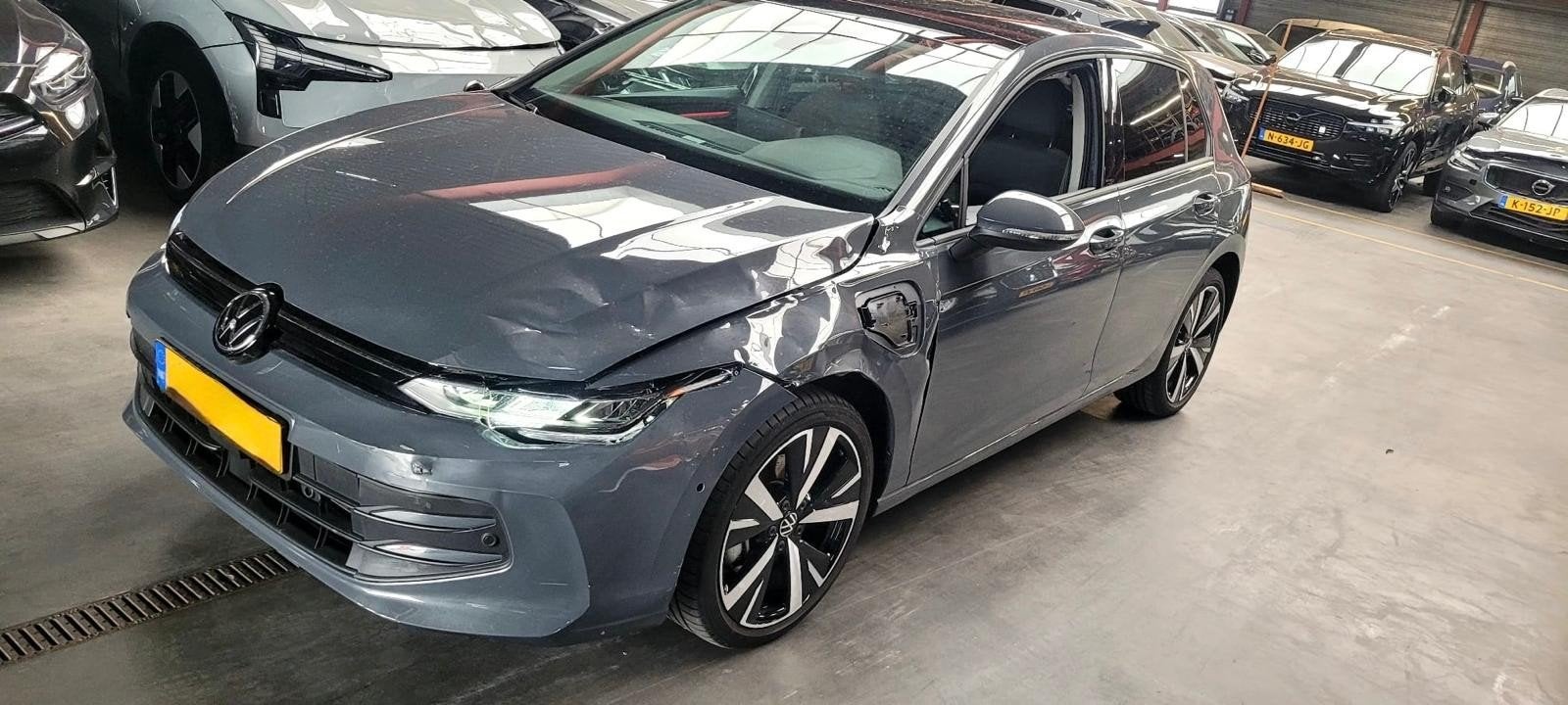 Ik zoek onderdeel van golf 8.5, Auto-onderdelen, Carrosserie en Plaatwerk, Motorkap, Voor, Links, Ophalen