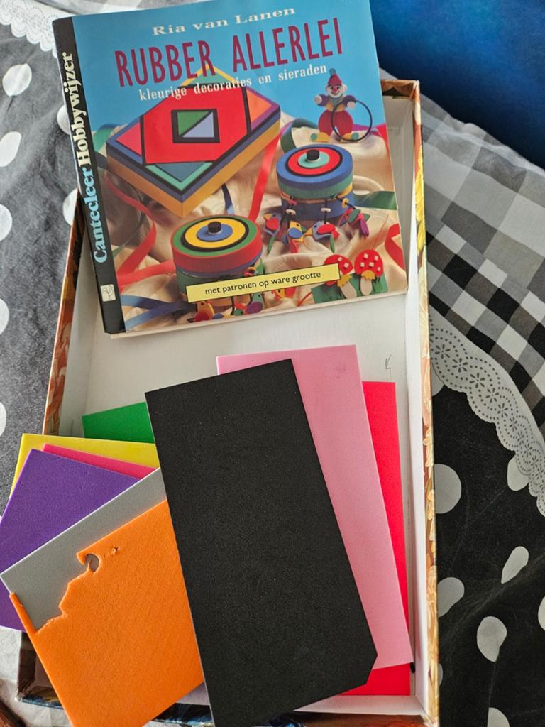 Hobby boekje knutselen met rubber, Ophalen of Verzenden