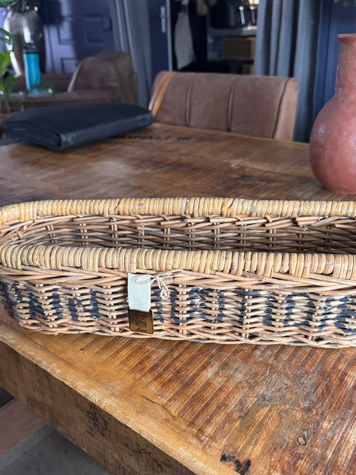 Rieten mandje met opschrift Riviera Maison, Gebruikt, Gevlochten, Mand, Ophalen of Verzenden