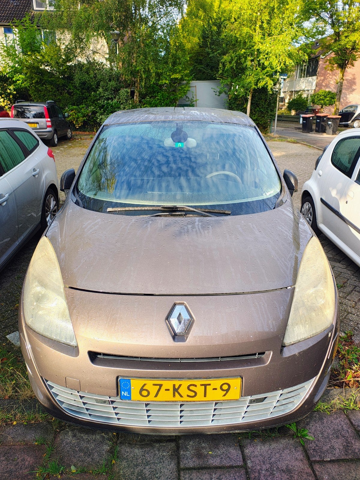 Renault Grand Scenic 2.0 16V 103KW CVT 7P 2010 Bruin, Beige, 4 cilinders, Bruin, 7 stoelen