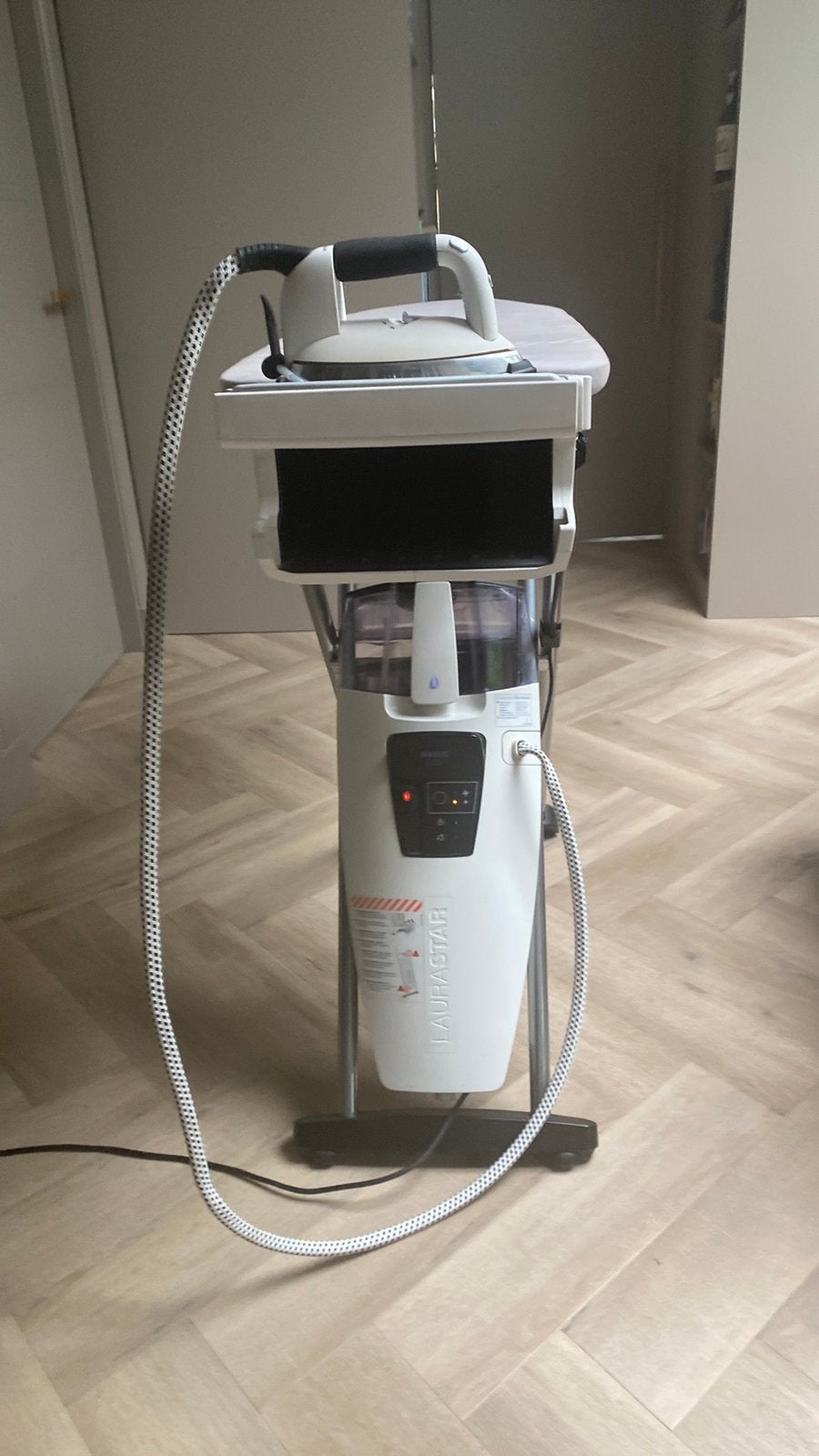 Laurastar Magic I-S5 strijk systeem, Witgoed en Apparatuur, Strijkijzers en Strijkplanken, Ophalen, Zo goed als nieuw
