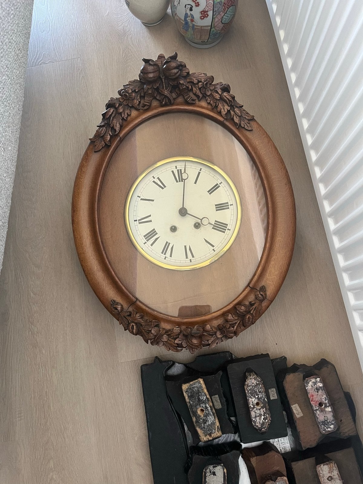 Antieke houten wandklok - Koeienoog model, Ophalen