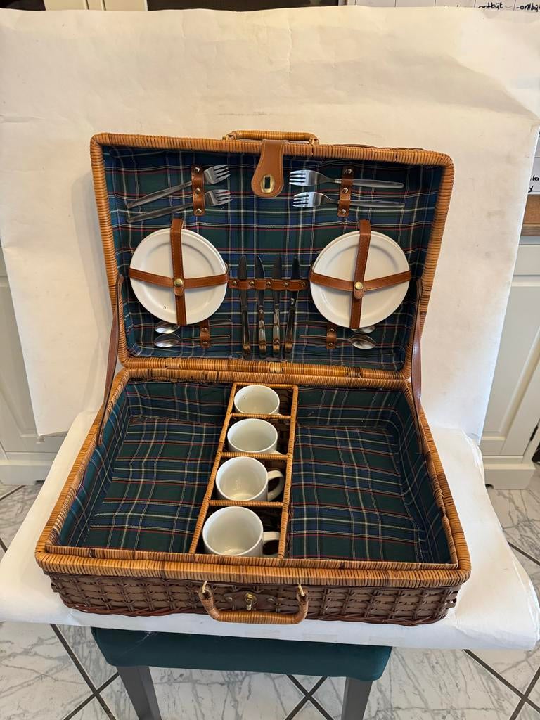 Vintage Picknickmand met Servies en Bestek, Ophalen of Verzenden, Zo goed als nieuw
