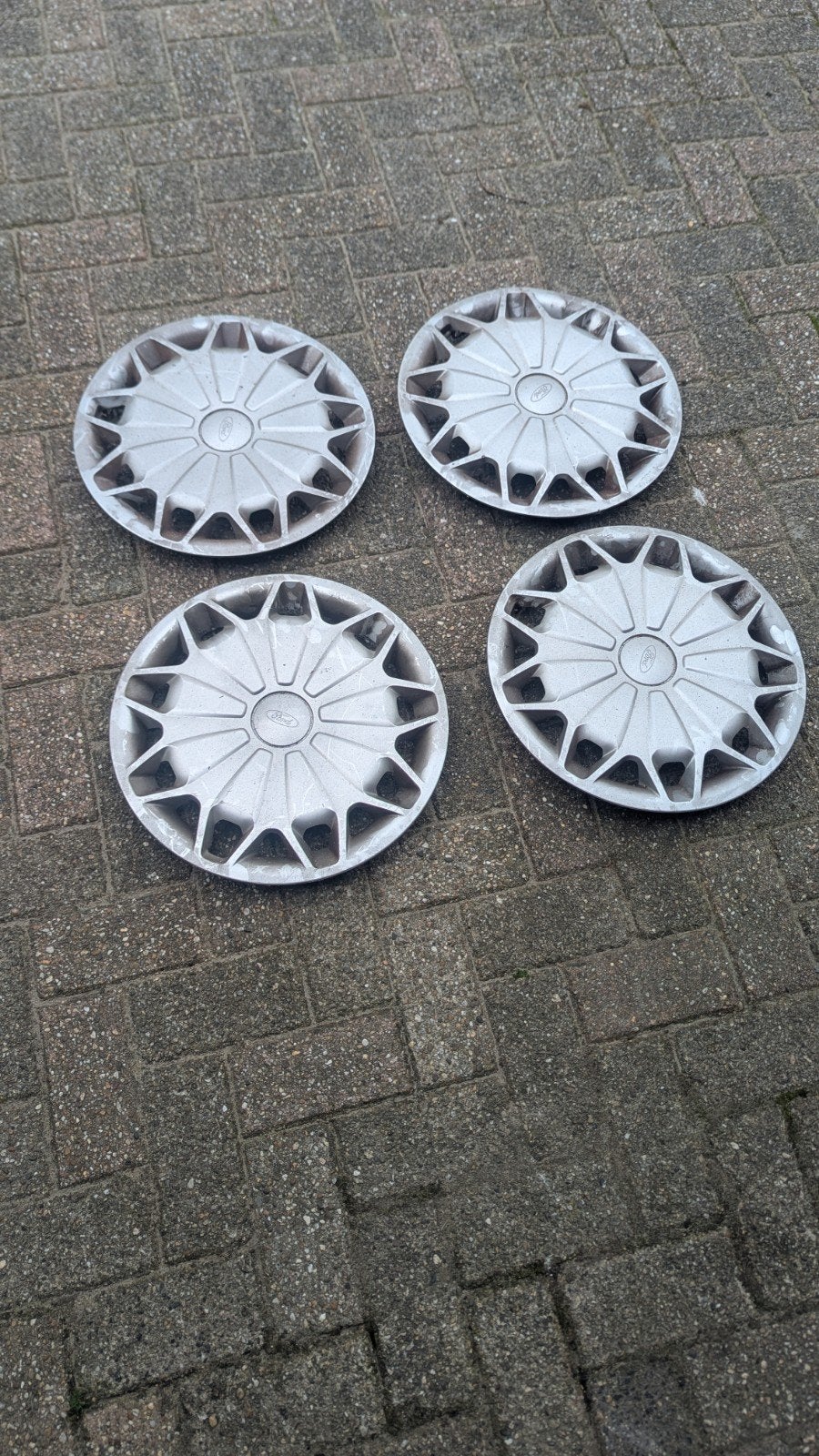 4 Ford Transit wieldoppen 16 inch, Ophalen, Gebruikt