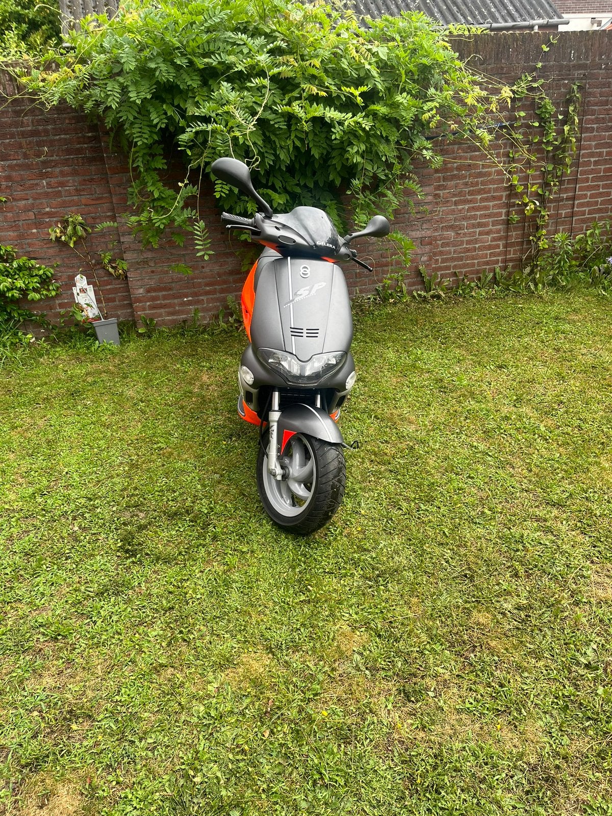 Gilera runner fluo rosso 70cc, Tweetakt, Overige modellen, Maximaal 45 km/u, 70 cc