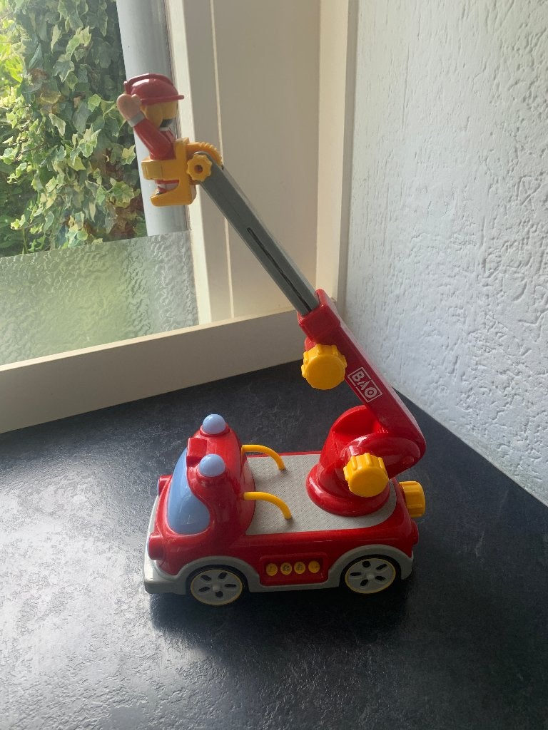 brandweerauto / brandweer auto met 4 verschillende geluidjes, Ophalen, Zo goed als nieuw