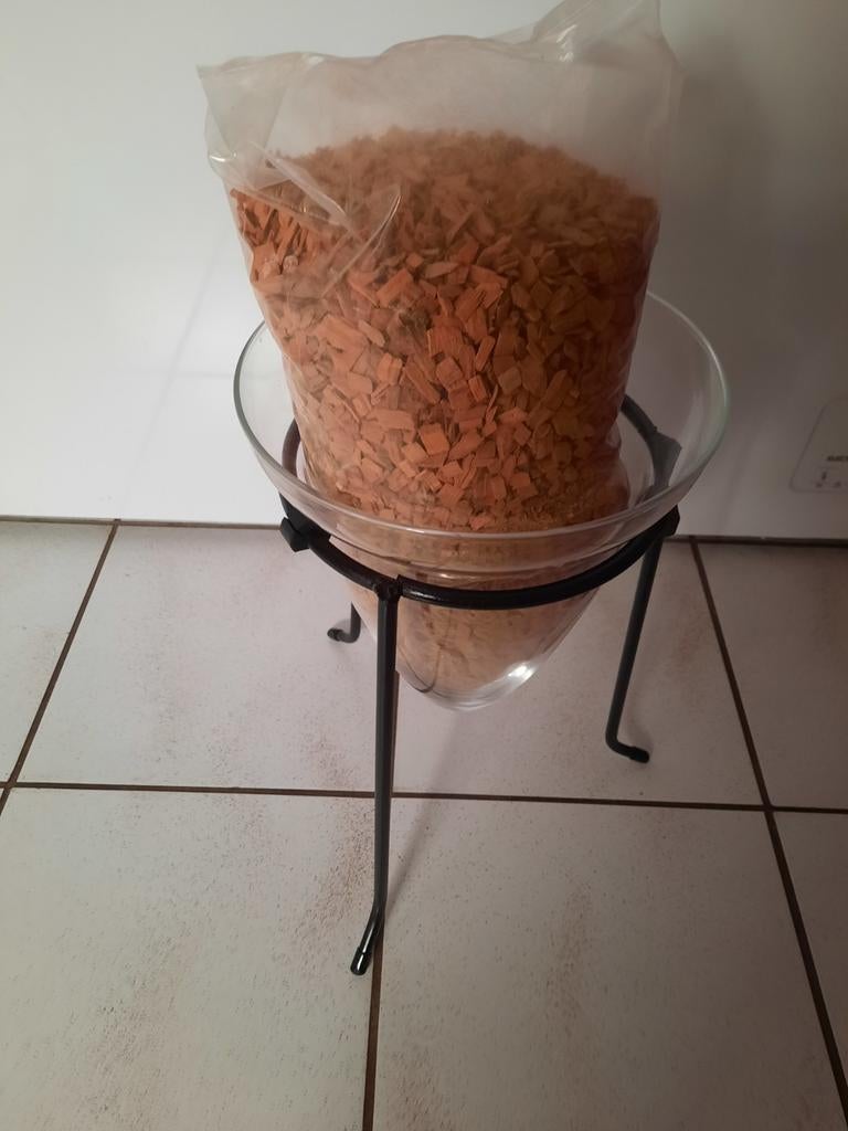 Mooie glazen designvaas op metalen poot, Huis en Inrichting, Ophalen, Overige kleuren, Glas, Minder dan 50 cm