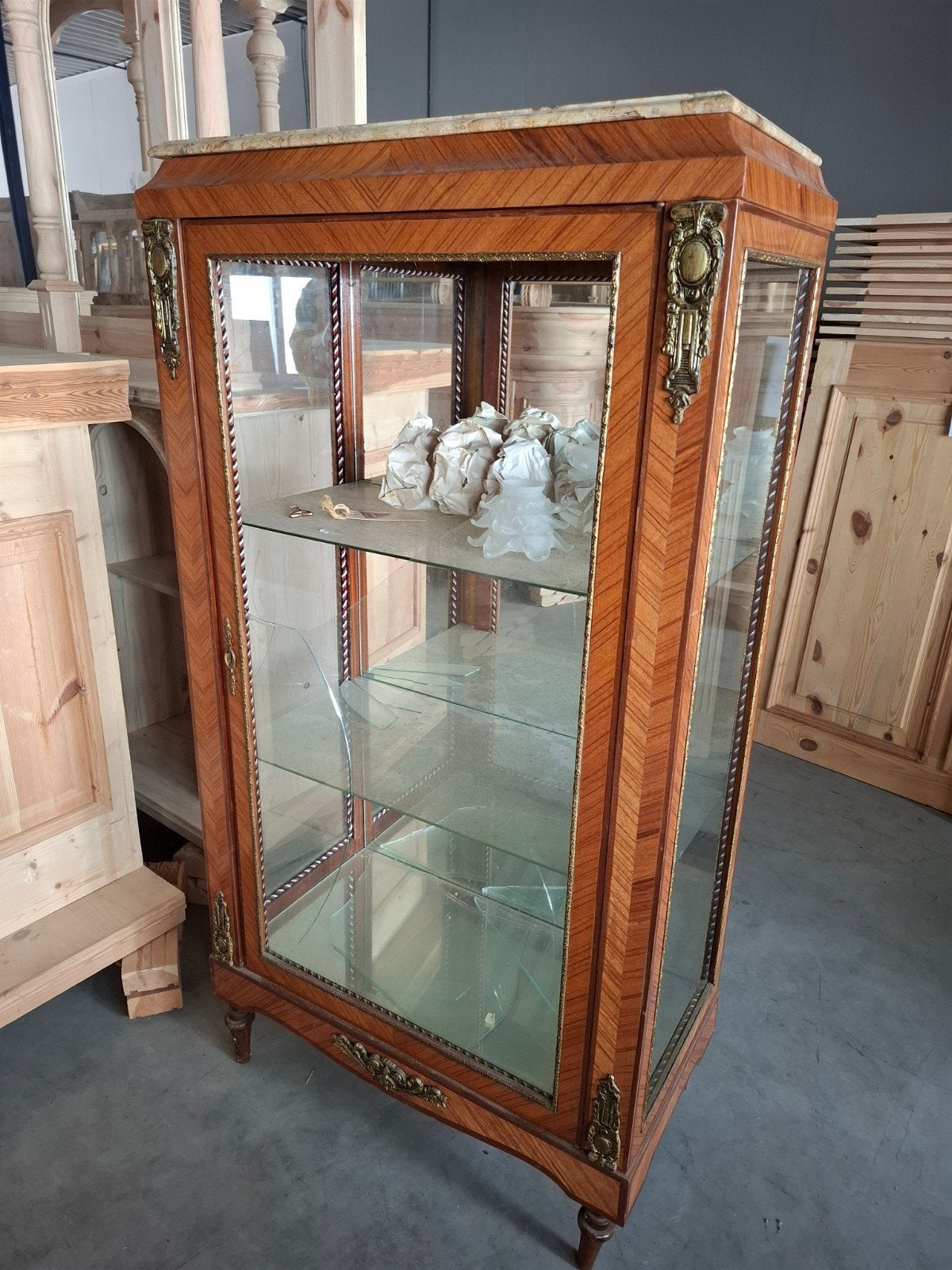 antieke vitrinekast, Ophalen, Met plank(en), 100 tot 150 cm, 50 tot 100 cm