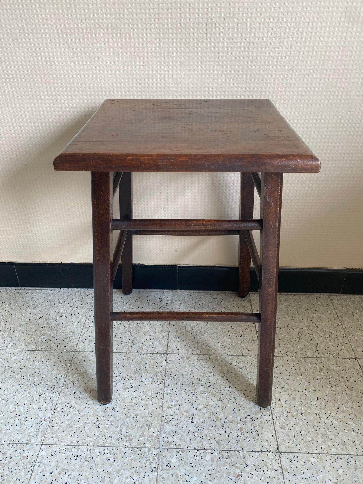Vintage Houten Krukje - Robuust en Charmant, Ophalen