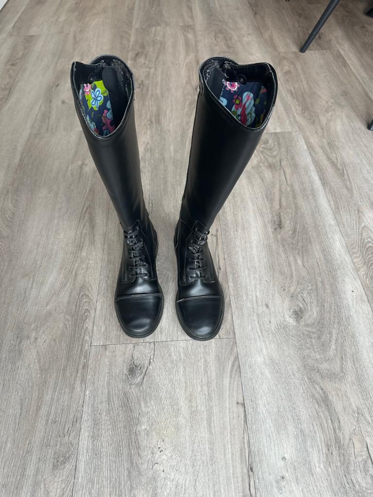 Kinder paardrijlaarzen, Dieren en Toebehoren, Paardrijkleding, Kinderen, Dressuur, Ophalen of Verzenden, Zo goed als nieuw