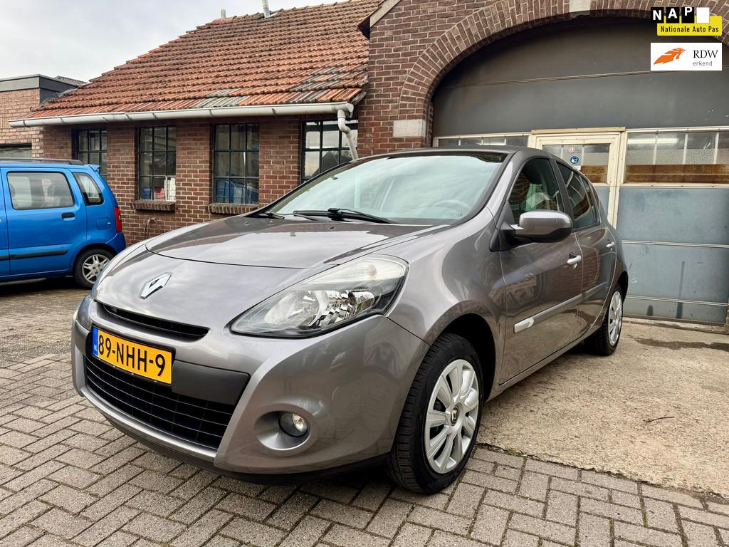 Renault Clio 1.2 Authentique I AIRCO I TREKHAAK I, Voorwielaandrijving, Gebruikt, 4 cilinders, 49 €/maand