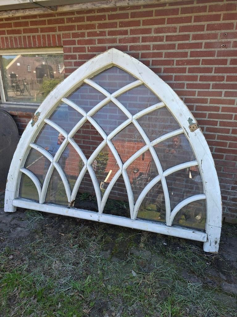 Prachtig kerkraam van hout € 550,-