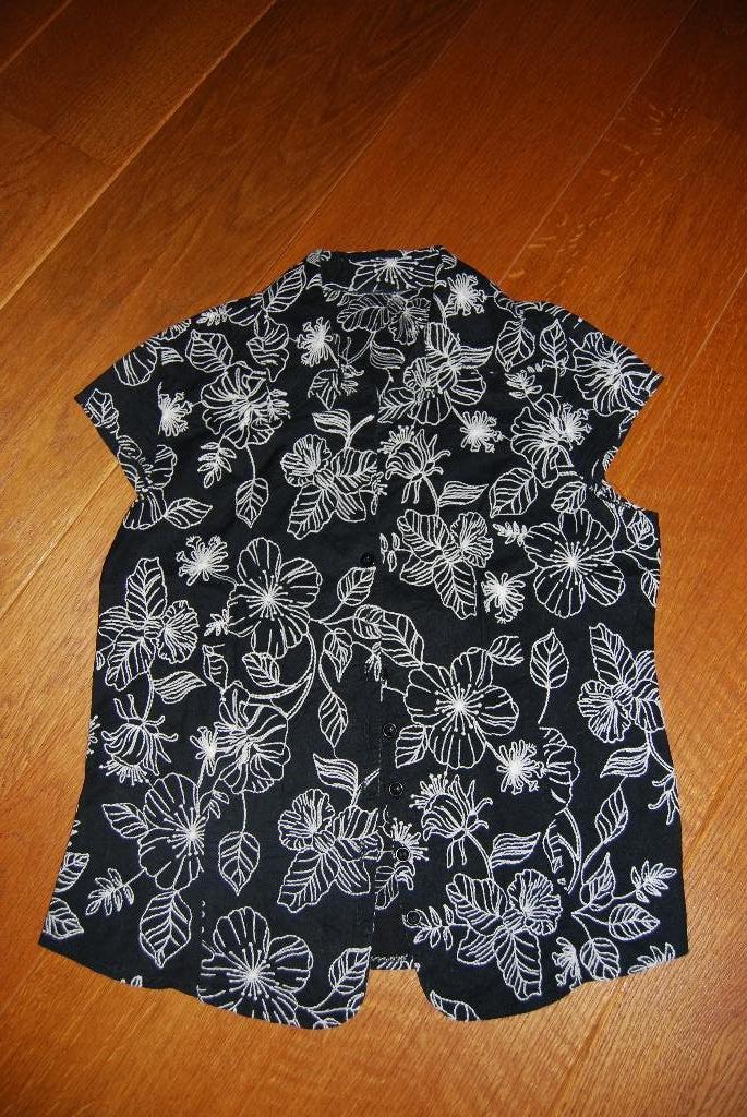 Zwart/witte blouse, korte mouw, Bijenkorf, maat 38, Kleding | Dames, Maat 38/40 (M), Zwart, Bijenkorf, Nieuw