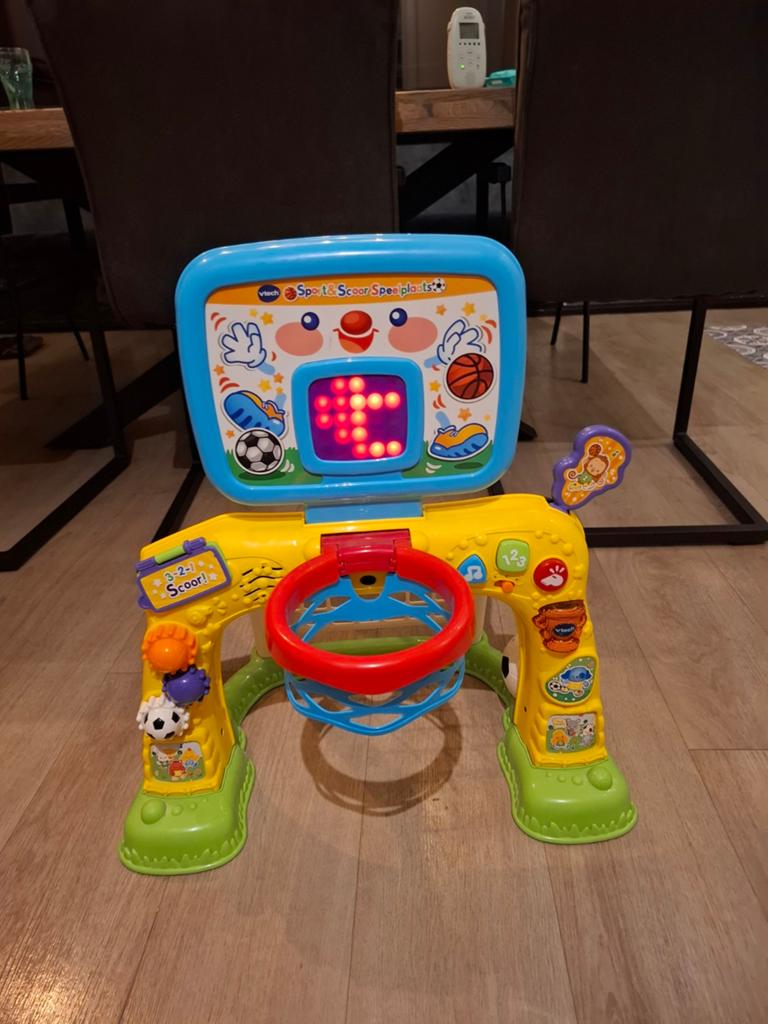 VTech Sports Scoor Speelplaats - Basketbal & Voetbal, Kinderen en Baby's, Speelgoed | Vtech, Ophalen, Zo goed als nieuw, 6 maanden tot 2 jaar