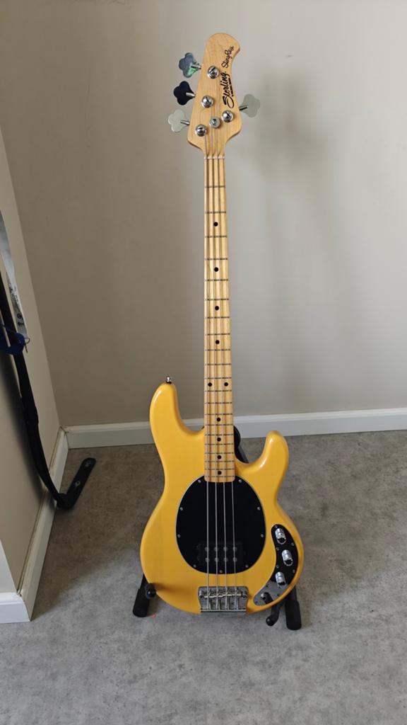 Sterling Ray24CA, Sire Z3-5, Harley Benton MV-4PJ Gotoh, Muziek en Instrumenten, Snaarinstrumenten | Gitaren | Bas, Ophalen of Verzenden