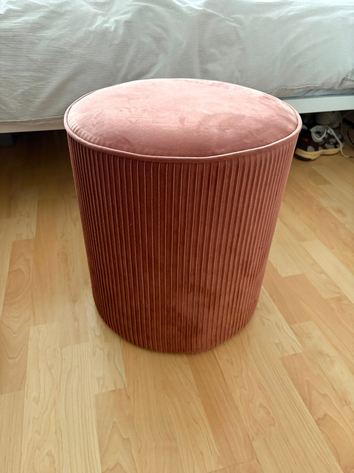 Oud roze bijzettafel/ poefje, Ophalen, Gebruikt, Rond, Minder dan 50 cm