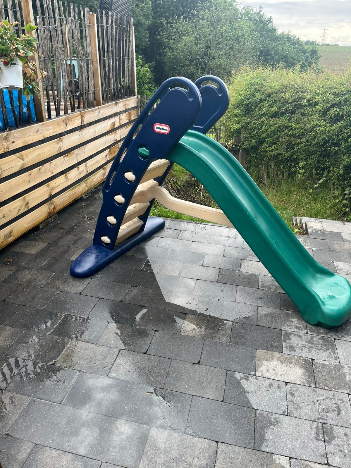 Te koop zo goed als nieuwe grote glijbaan. Little tikes, Kinderen en Baby's, Speelgoed | Buiten | Speeltoestellen, Ophalen, Zo goed als nieuw