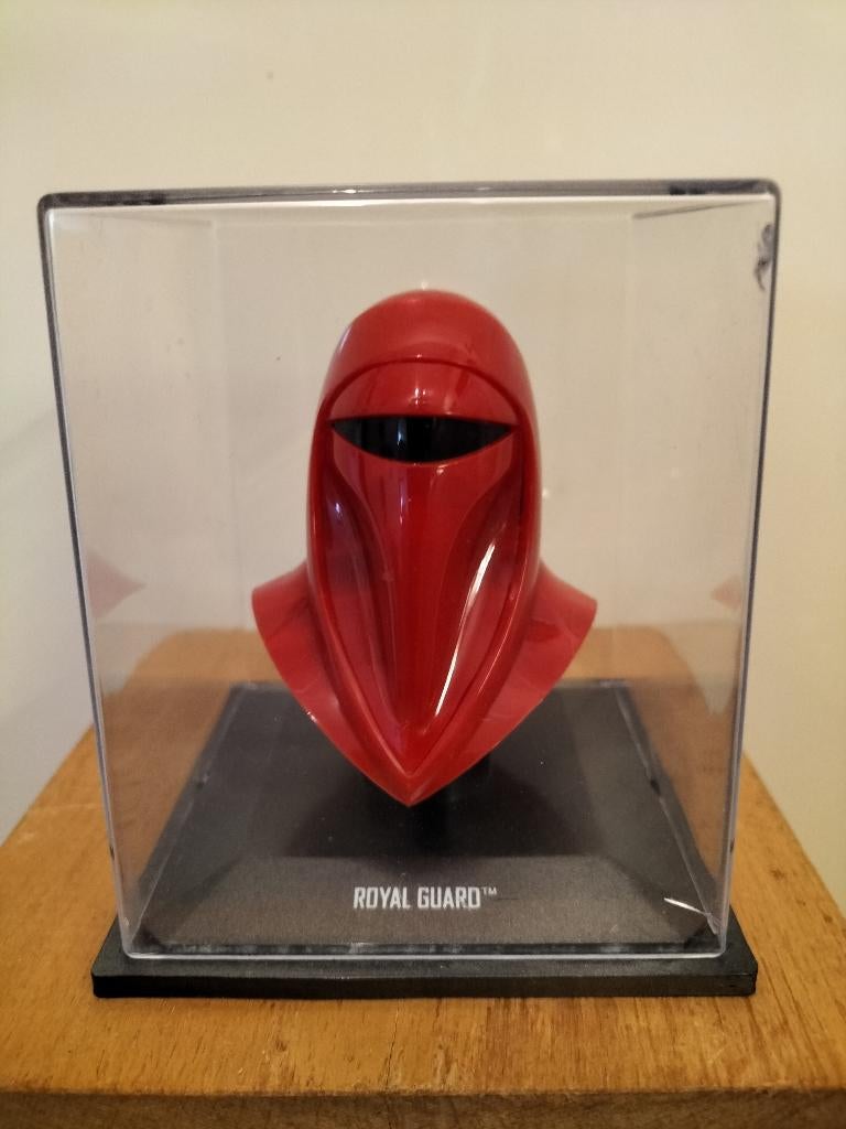 Miniatuur Royal Guard-helm in vitrine, Ophalen of Verzenden, Zo goed als nieuw, 1:50 of kleiner, Figuur of Figuren