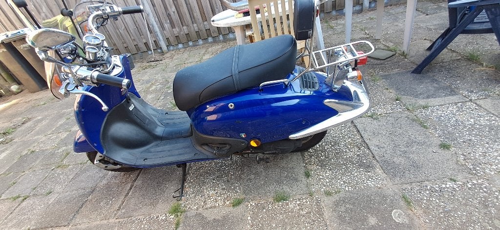 Italia Retro snor scooter blauw uit 2010, Fietsen en Brommers, Scooters | Overige merken, Ophalen, Gebruikt, Benzine