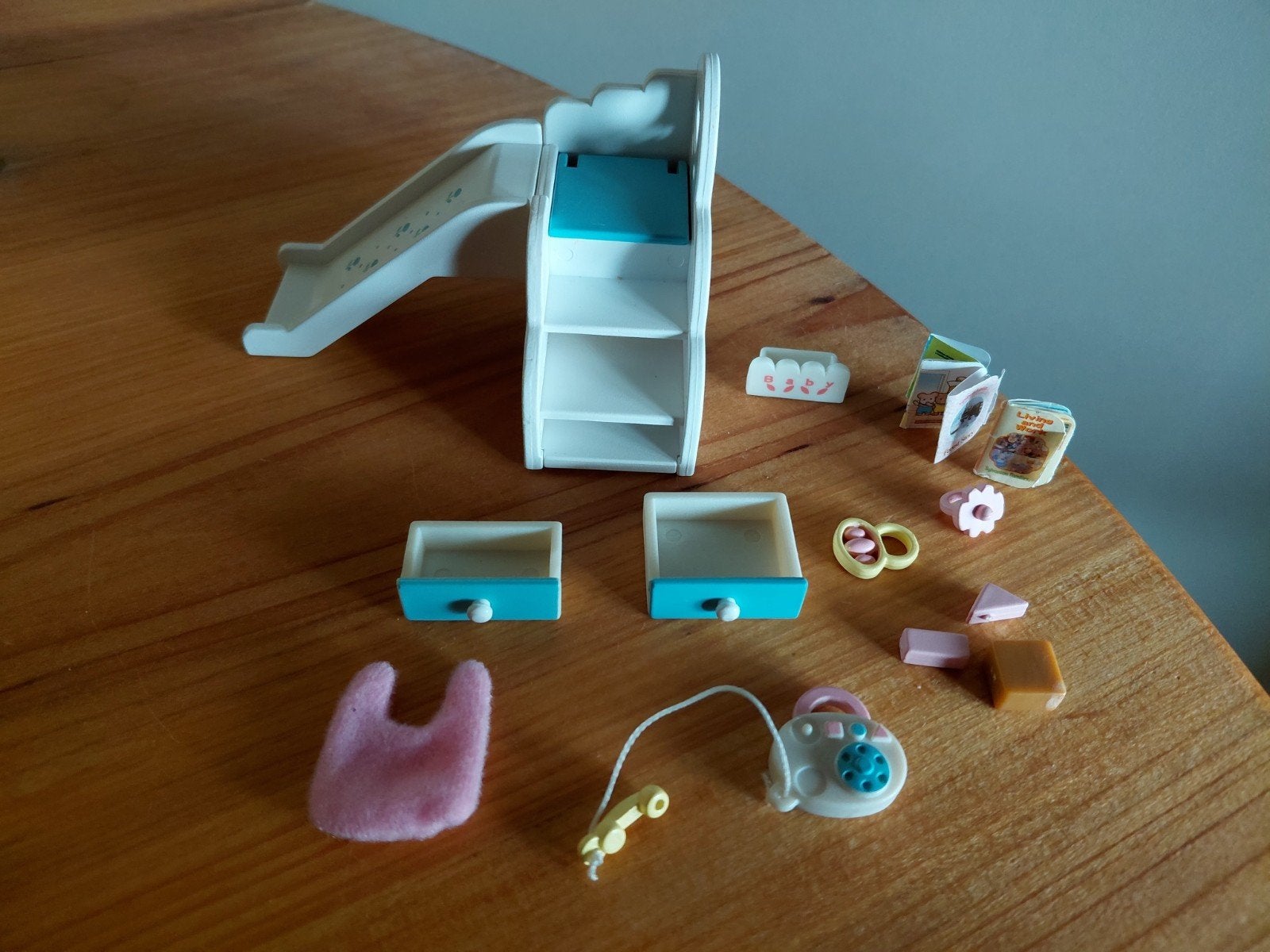 Sylvanian Families klein vintage setje/babyspulletjes, Ophalen of Verzenden, Zo goed als nieuw, Poppenhuis