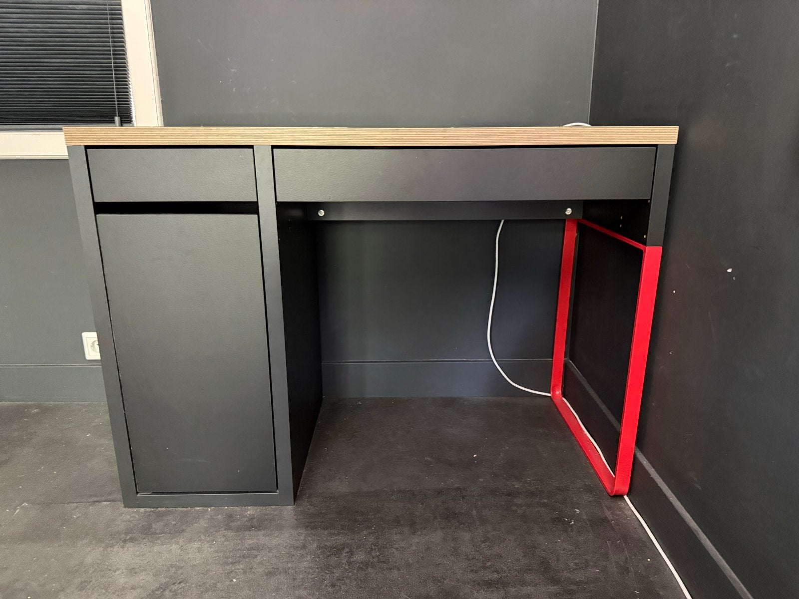 IKEA Micke Bureau Antraciet/Rood, Ophalen, Zwart, Gebruikt, Met lades