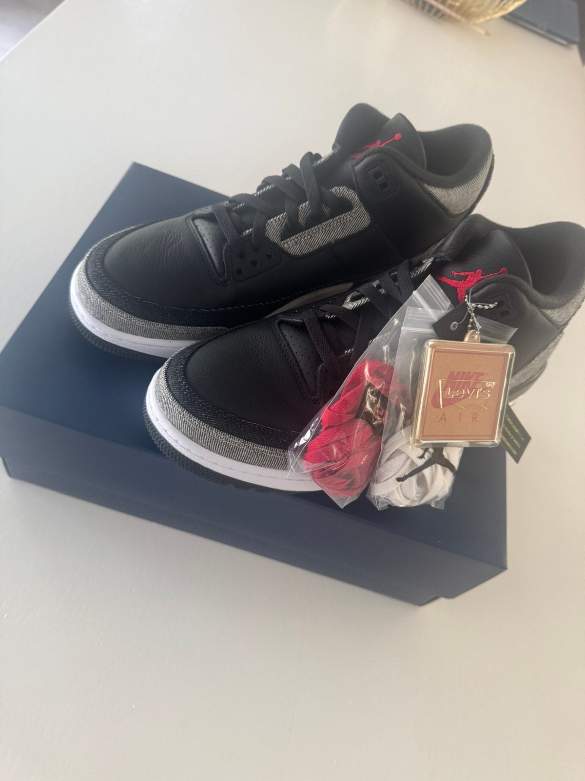 Jordan 3 levi maat 45,5, Zwart, Nieuw, Ophalen of Verzenden, Veterschoenen