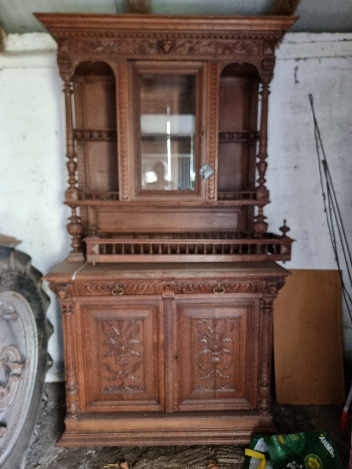 Antiek Eiken Dressoir met Spiegel en Snijwerk, Ophalen