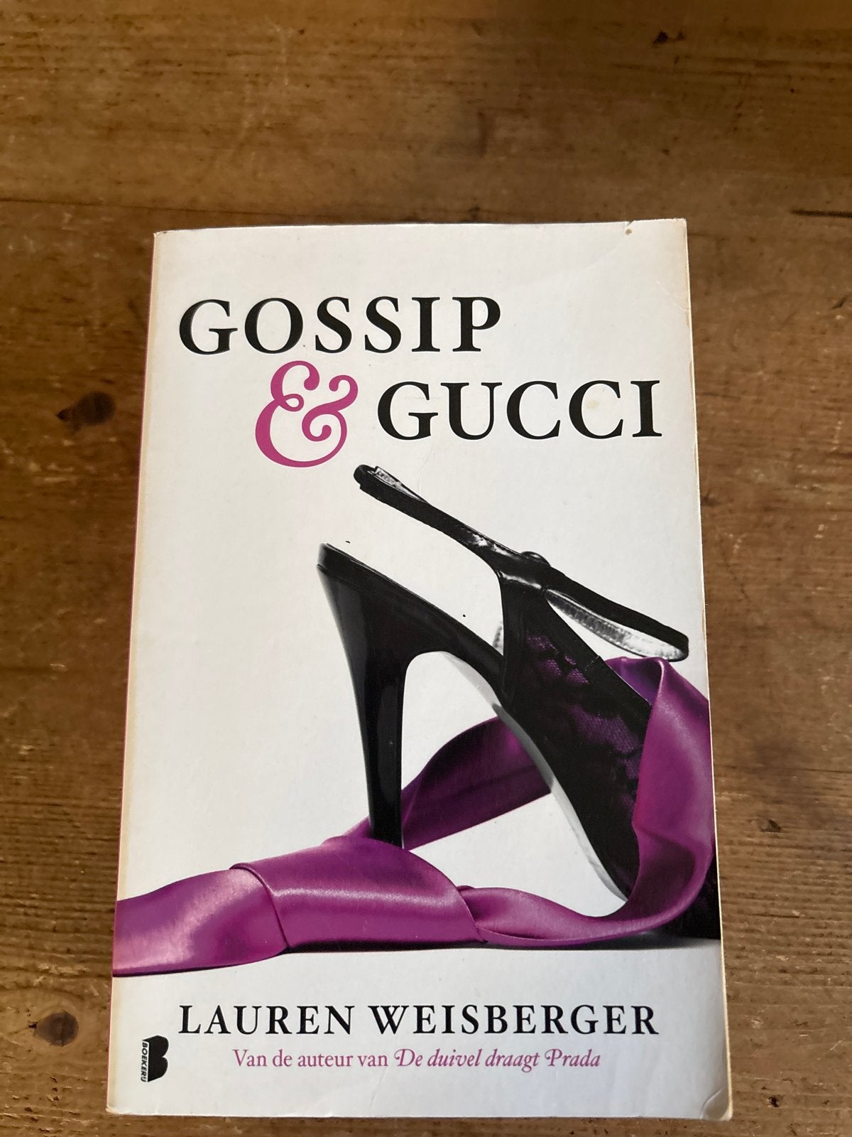 Gossip & Gucci - Lauren Weisberger (Boek), Ophalen of Verzenden, Gelezen, Nederland
