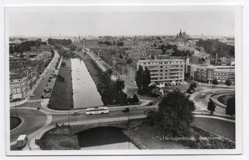 's Hertogenbosch Panorama met bus 1958, Ophalen, 1940 tot 1960, Gelopen, Noord-Brabant