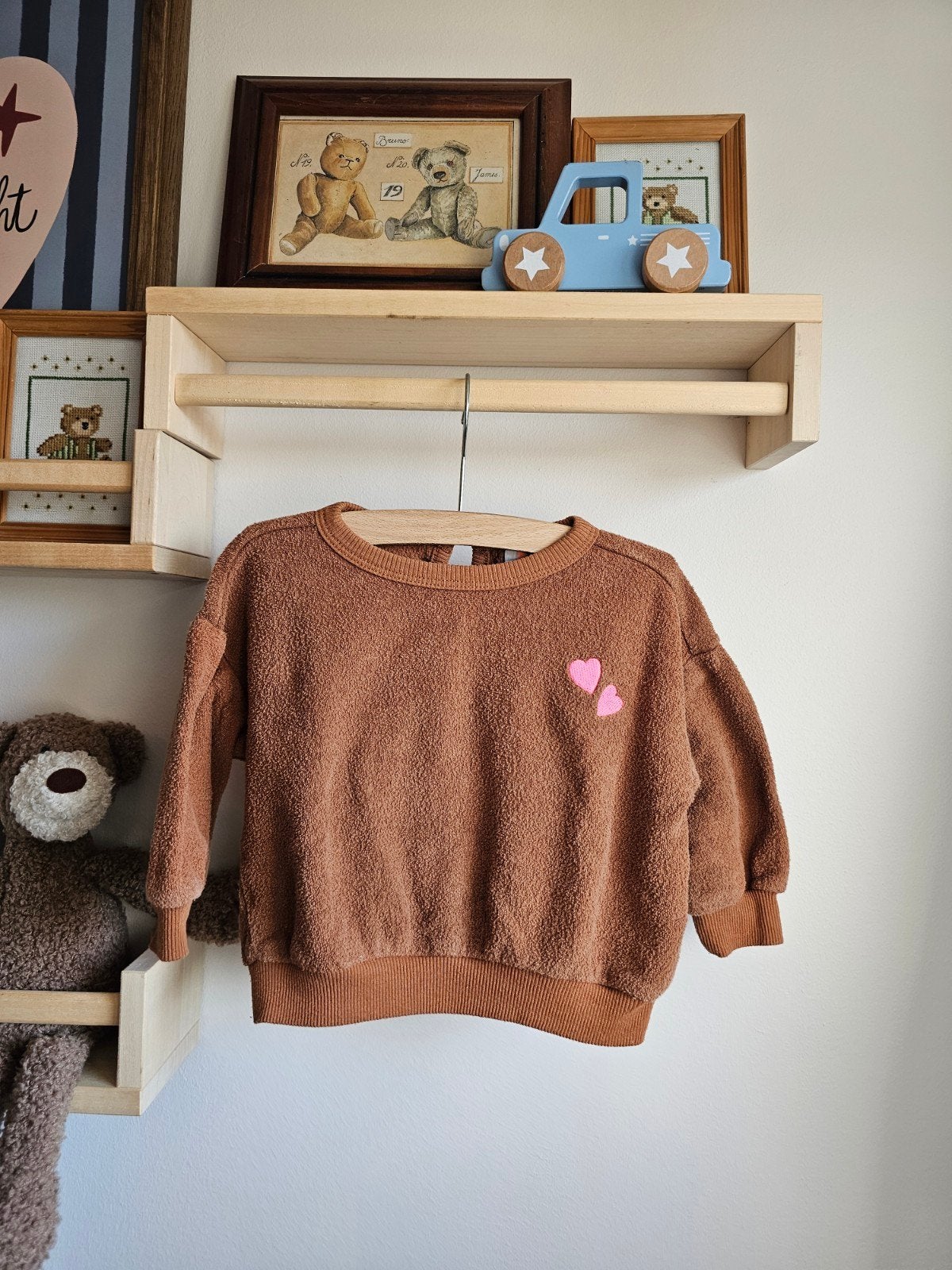 Bruine trui met hartjes maat 80 Hema, Kinderen en Baby's, Babykleding | Overige, Ophalen of Verzenden, Zo goed als nieuw, Hema