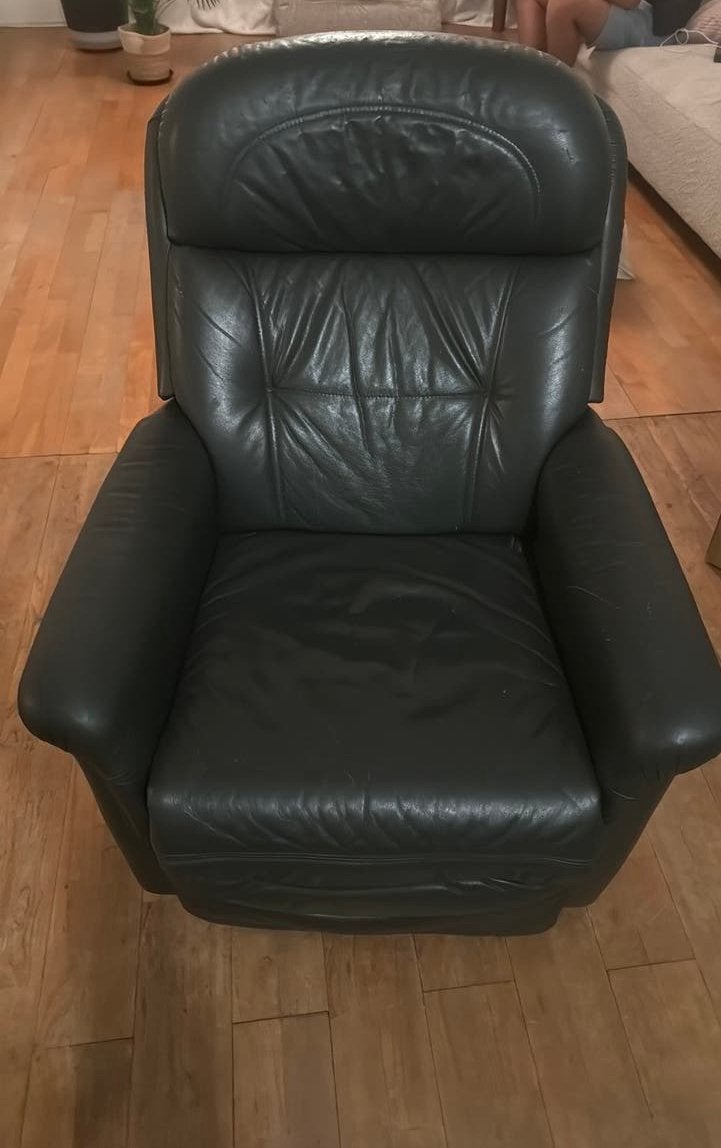 leren stoel met wieltjes zie fotos, Huis en Inrichting, Fauteuils, Ophalen, Zo goed als nieuw, 75 tot 100 cm, 50 tot 75 cm
