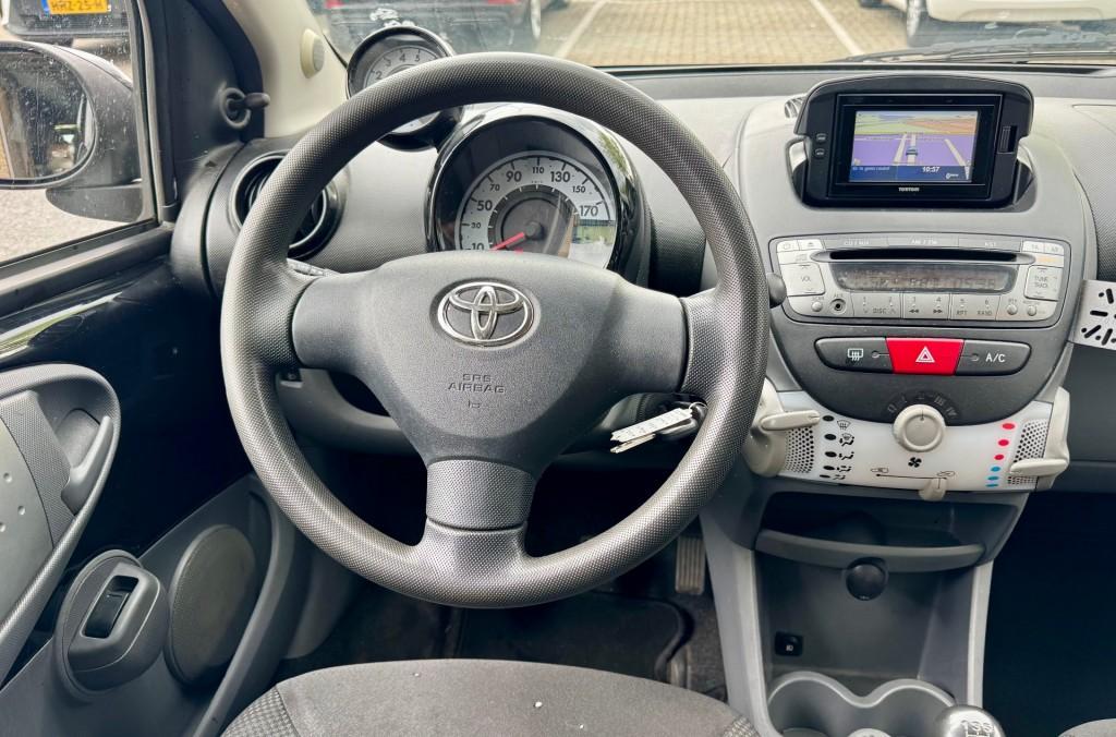 Toyota AYGO 1.0-12V Dynamic Navigator 2DE EIG AIRCO 5DRS NET, Euro 5, Gebruikt, Bedrijf, Handgeschakeld