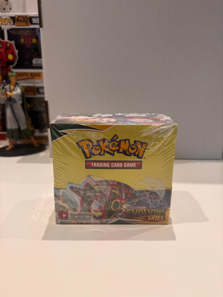 Pokémon Evolving Skies Boosterbox - Nieuw en Geseald, Ophalen of Verzenden, Nieuw, Boosterbox