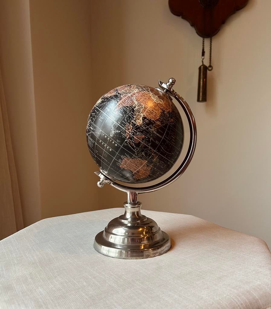 Vrij Vintage - Wereldbol zwart/zilver, Ophalen of Verzenden, Zo goed als nieuw