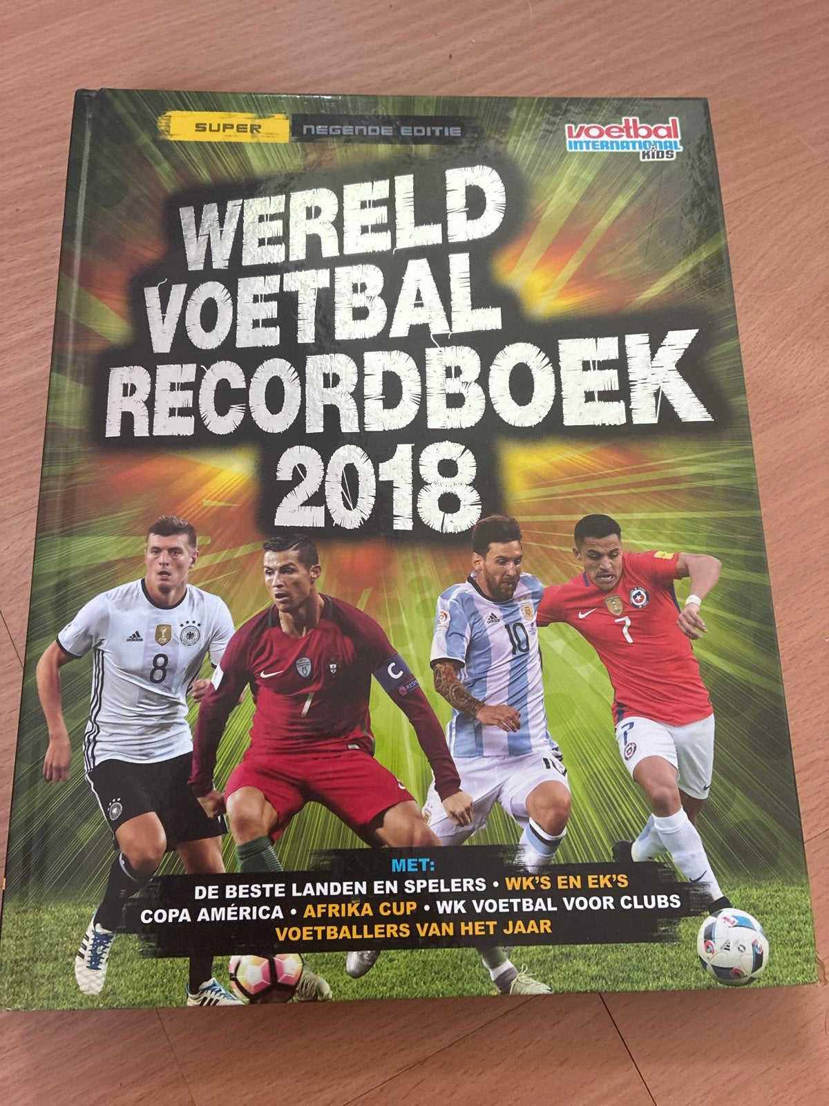 Wereld Voetbal Recordboek 2018 - Negenende Editie, Ophalen of Verzenden, Zo goed als nieuw, Balsport