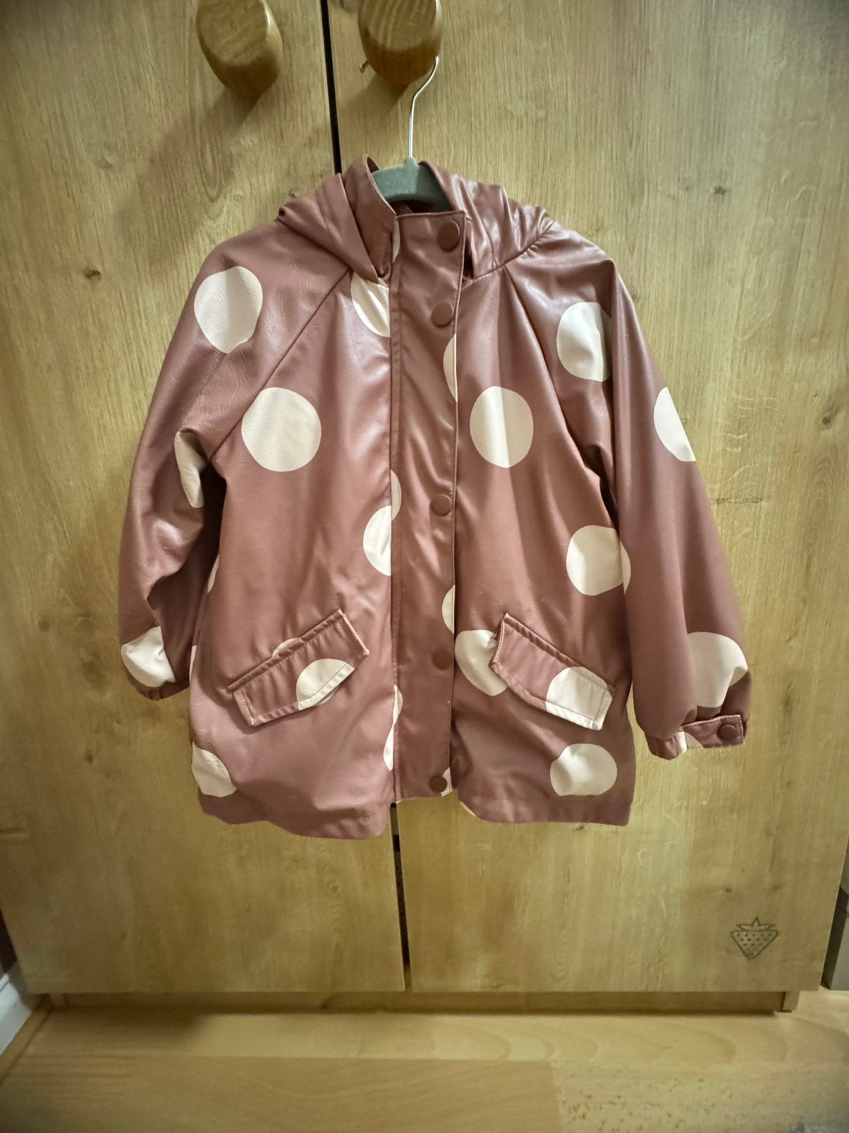 Zara meisjes regenjas maat 104 polka dots, Kinderen en Baby's, Kinderkleding | Maat 104, Ophalen of Verzenden, Gebruikt, Meisje