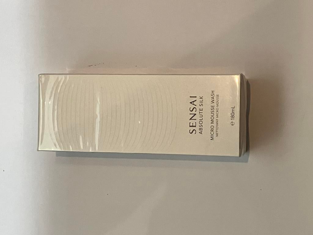 SENSAI Absolute Silk Micro Mousse Wash - 180ml, Ophalen of Verzenden, Nieuw, Gehele gezicht, Reiniging