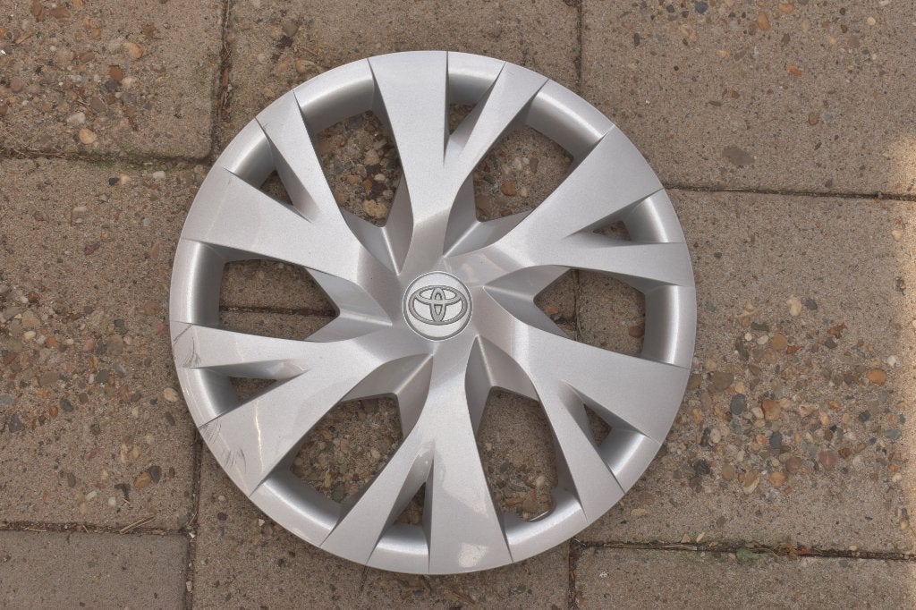 1 losse originele wieldop Toyota Yaris 15 inch (Model 5), Auto diversen, Wieldoppen, Ophalen of Verzenden, Gebruikt